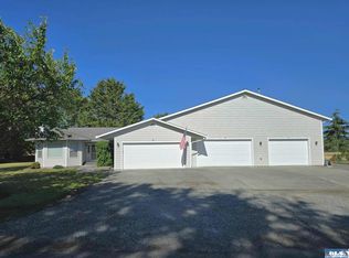 102 Falcon Rd, Sequim, WA 98382