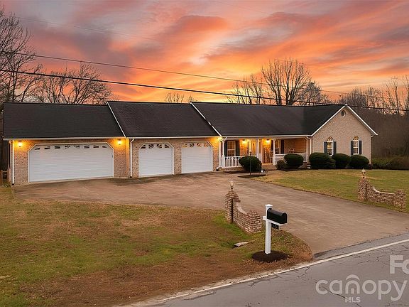 2nd image of 201 Midway Park Ln