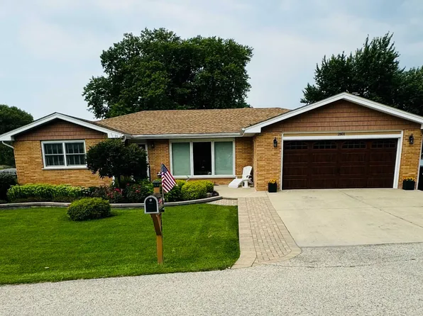 2801 W Manitou Trl, McHenry, IL 60051