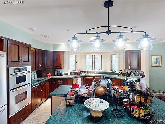 5th image of 654 SW Thornhill Ln