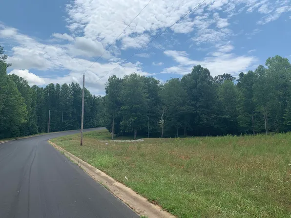 4 Mountain Top Dr, Rocky Mount, VA 24151