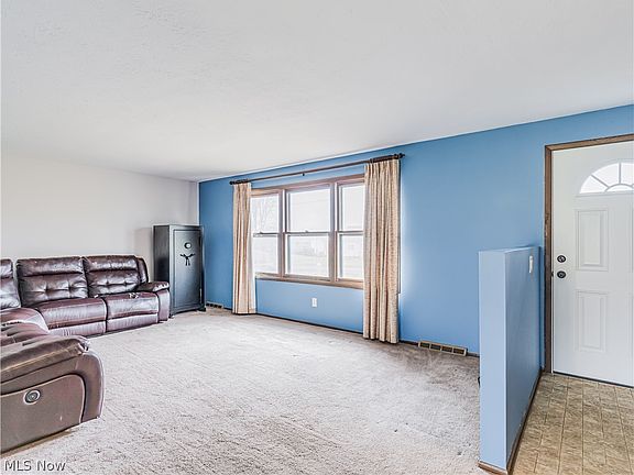 5th image of 312 Decourcey St