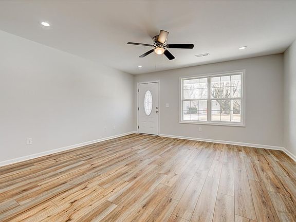 4th image of 670 S Madison Ave