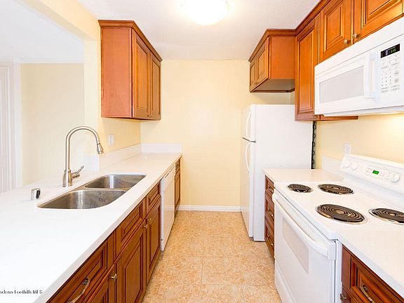 5th image of 805 Temple Ter Unit 202
