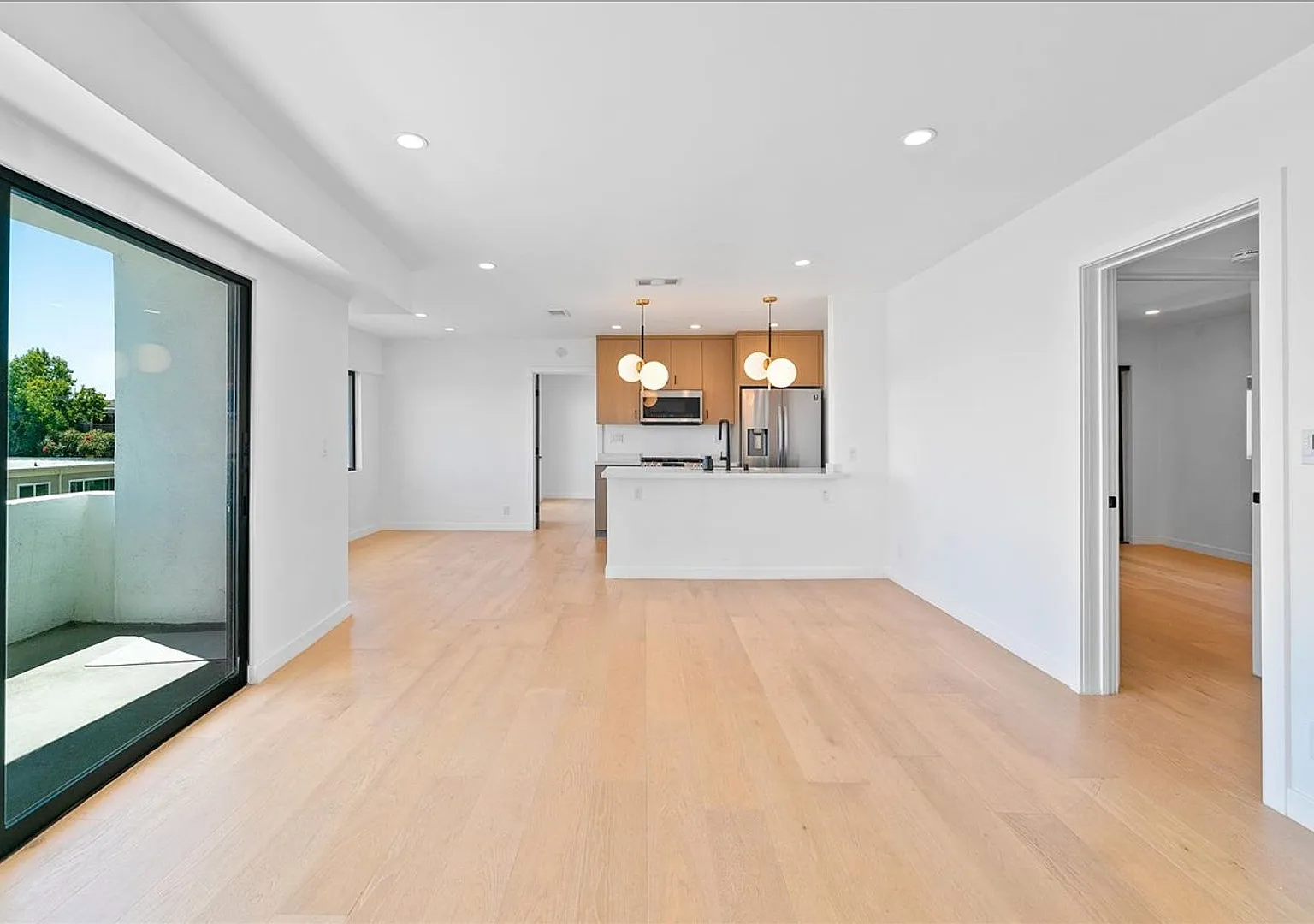 Beautiful WeHo Apartment In The Heart of Sunset Blvd! — Photo 3
