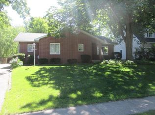 1012 E 2nd St, Pella, IA 50219