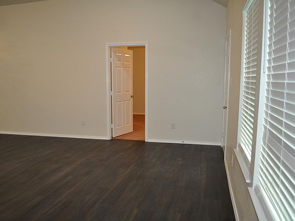 3rd image of 10 Yinger St