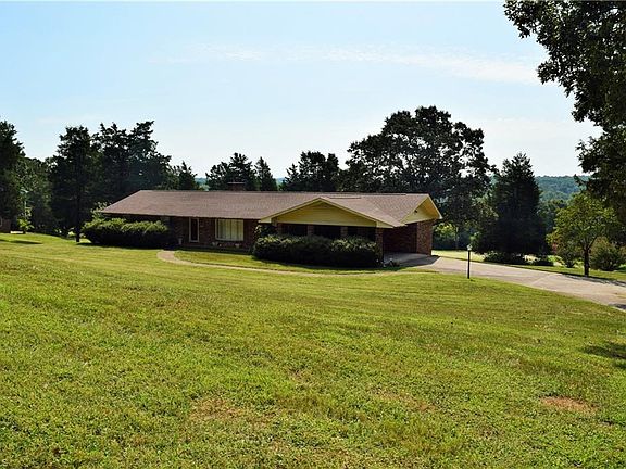 2nd image of 136 Carriage Dr