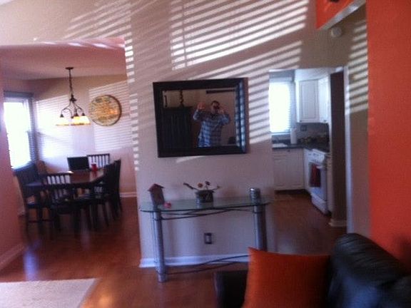 5th image of 1522 N Bowling Green Dr