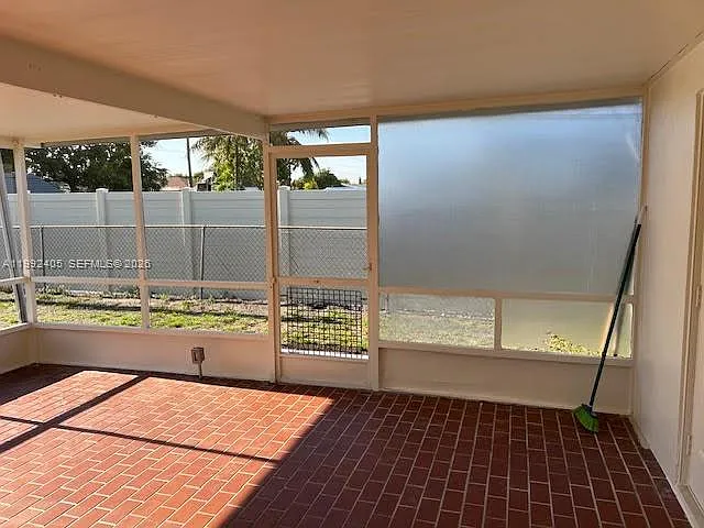 2820 SW 65th Ave — Photo 16