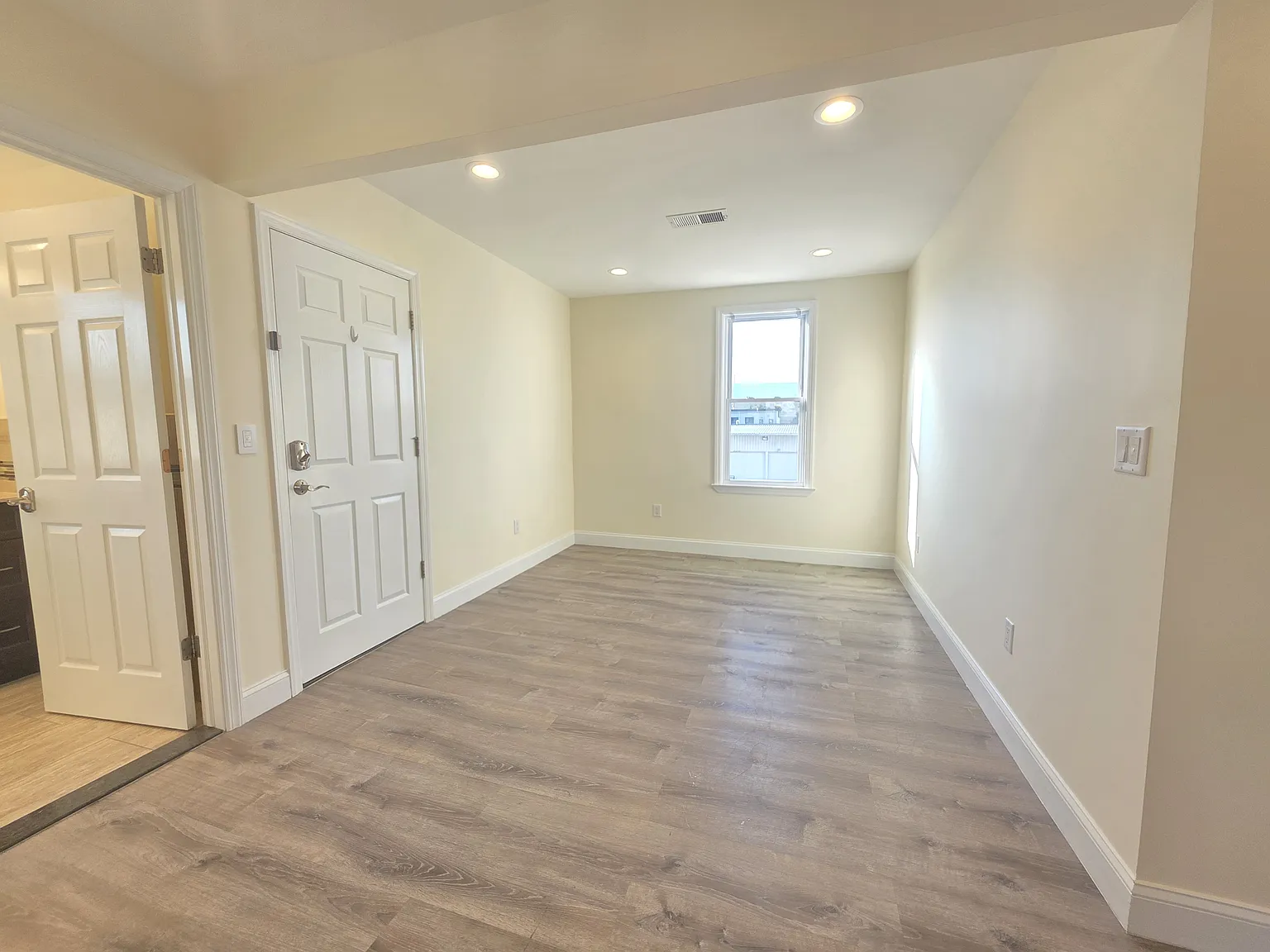 2 bed, $2,200 — Photo 4