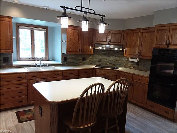 3rd image of 404 Wexford Dr