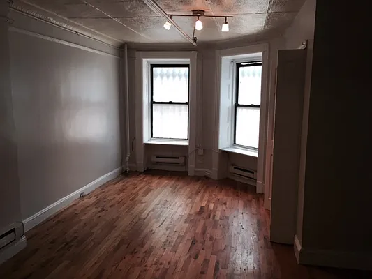 Rented by Premier Metro Realty Corp | media 15