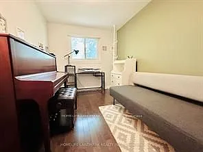20 Porterfield Cres — Photo 10