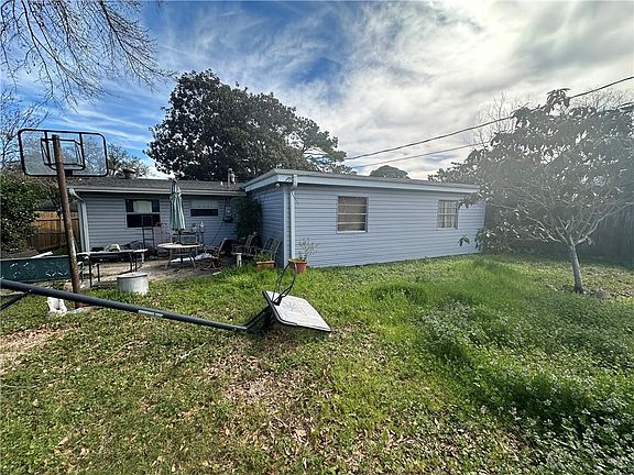 5th image of 520 Fairlawn Dr
