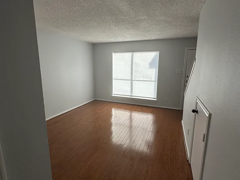 3005 Whisper Oaks Ln #A — Photo 2