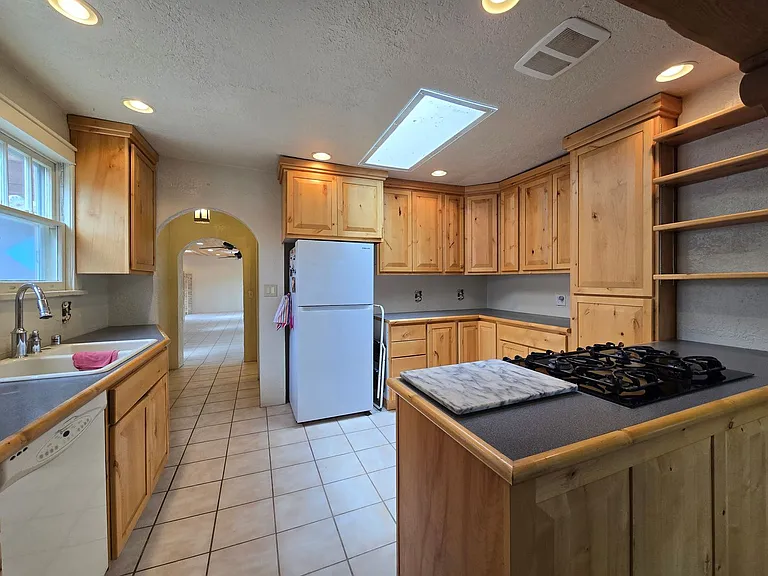 505 Grant Ave #B — Photo 12