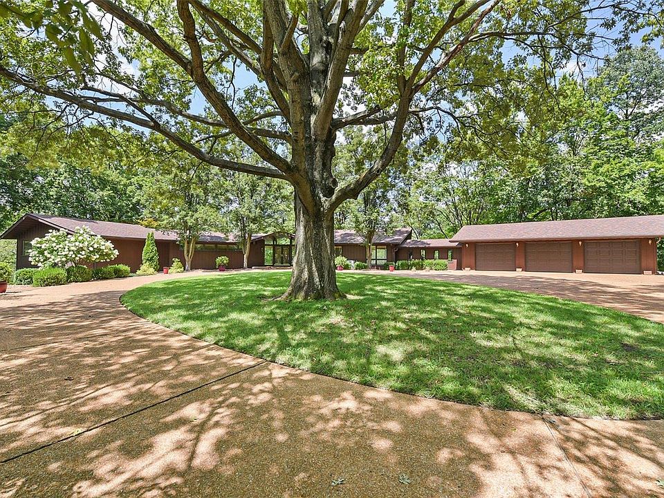 1st image of 6 Greenbriar Ln