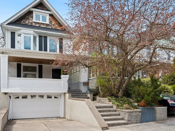 26 Wheeler Ave, Toronto, ON M4L 3V2