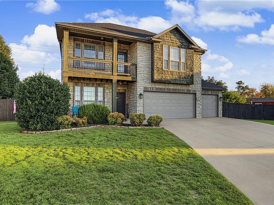 1st image of 400 Orchard Cir