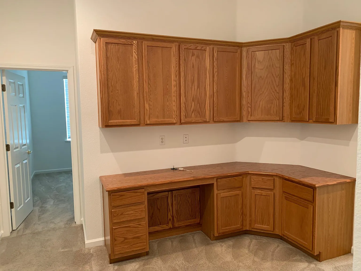986 Fantasy Ct — Photo 3