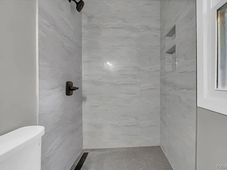 1502 Virginia Park St — Photo 17