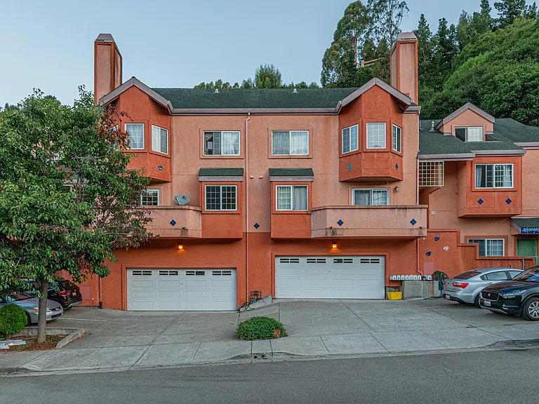 150 Caldecott Ln #1 — Photo 1