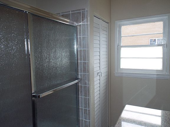 5th image of 133 W Elmwood Ave