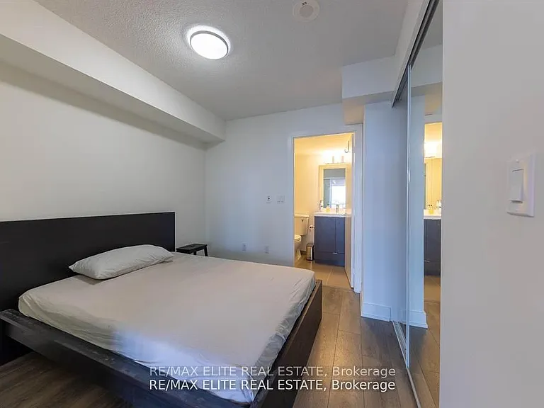 89 McGill St #806 — Photo 9