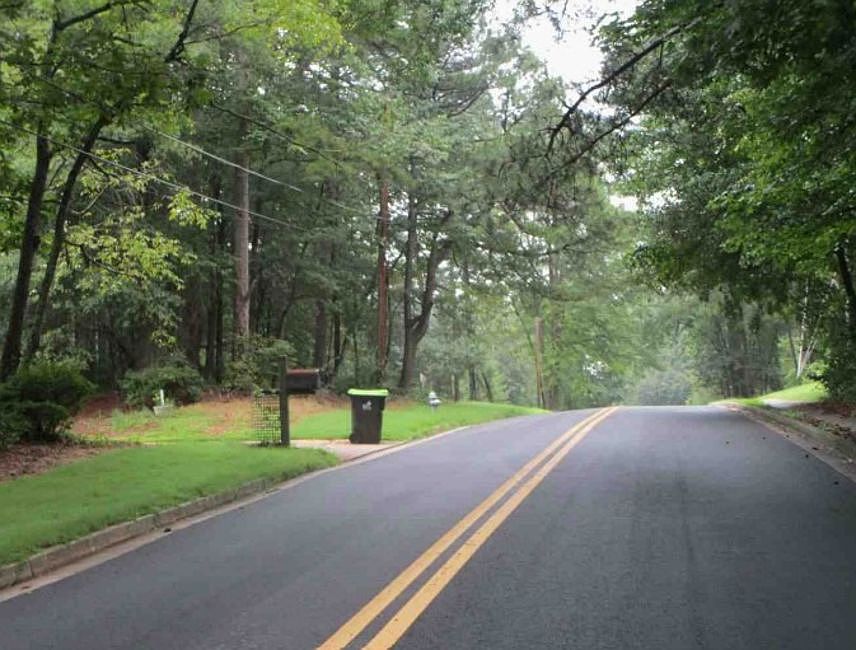 Exterior Neighborhood (street photo)