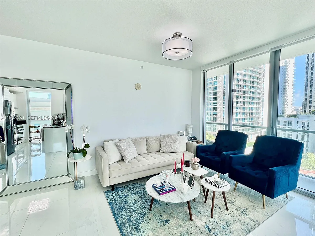 Building Photo - 79 SW 12th St #1806