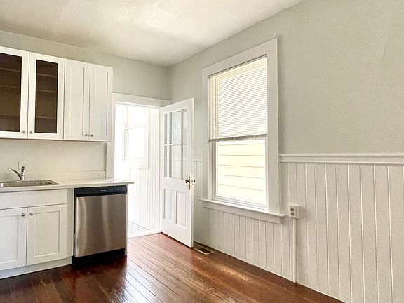 4th image of 34 Abbey St