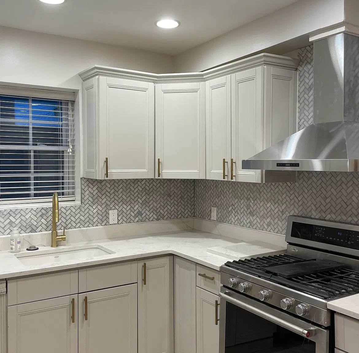 3 bed, 2.5 bath, 2250 sqft, $3,750 — Photo 4