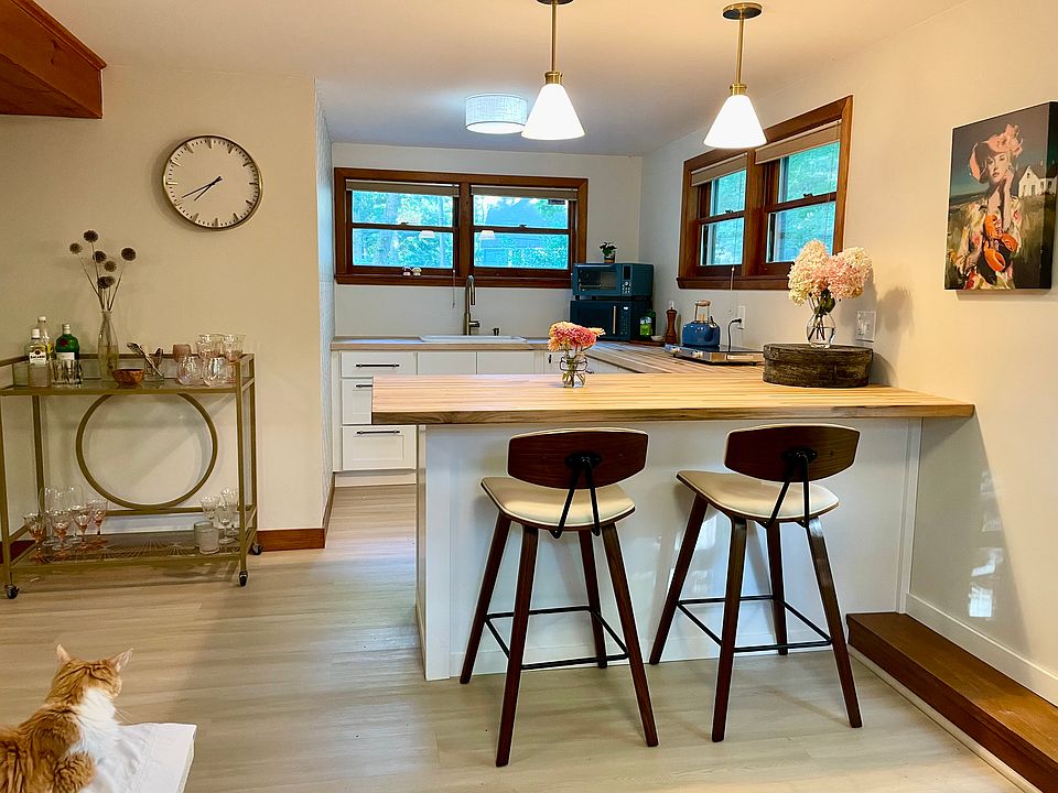 1st image of 3 Woodcrest Rd #1