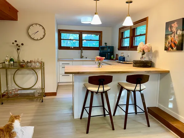 3 Woodcrest Rd #1, Cape Elizabeth, ME 04107
