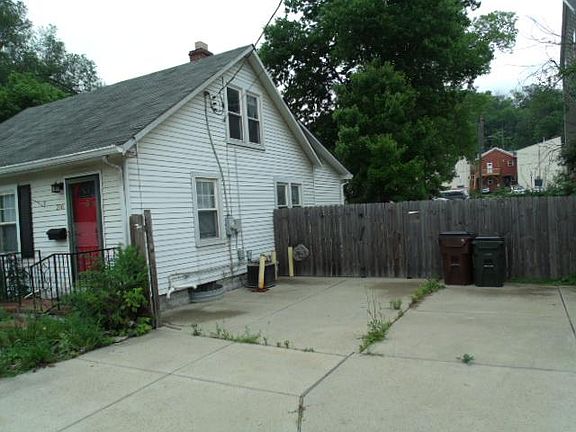 3rd image of 216 Polk St