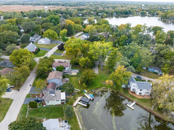 228 S Shore Dr, Island Lake, IL 60042