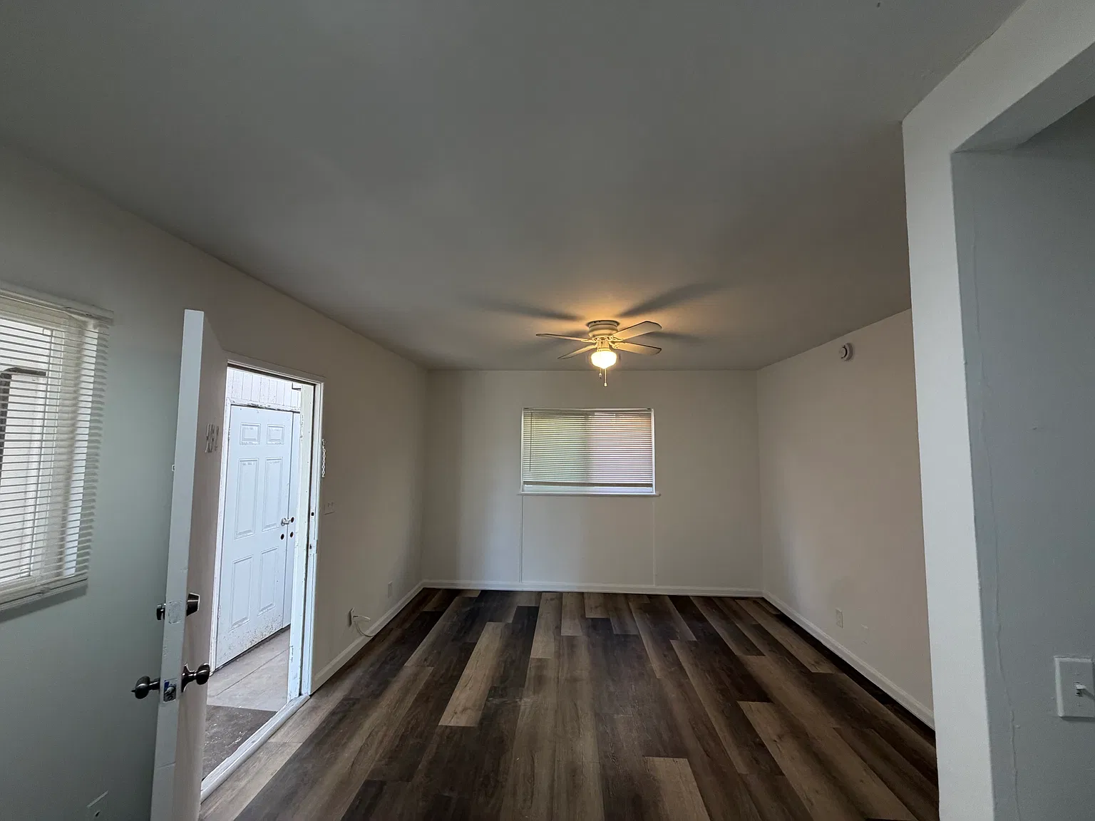 1 bed, 550 sqft, $1,990 — Photo 2