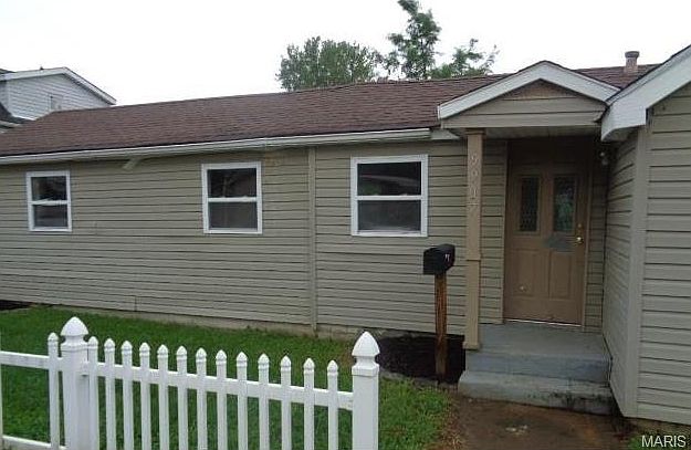 1st image of 9907 Linn Ave