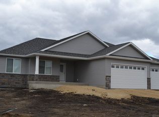 1385 Valentine Cir, Marion, IA 52302