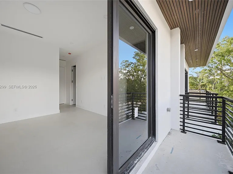 17 SE 12th Ave — Photo 17