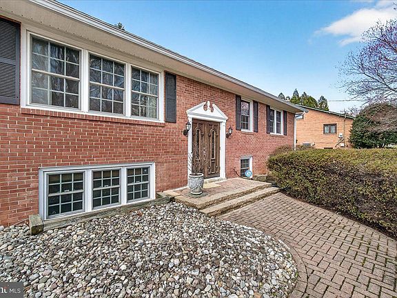 4th image of 15016 Timberlake Dr