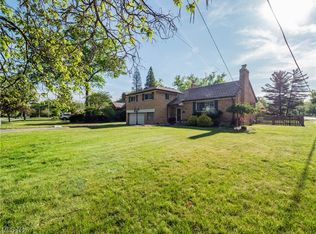 559 Bassett Rd, Bay Village, OH 44140