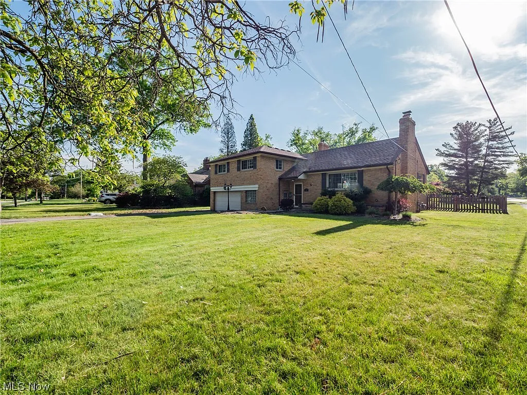 559 Bassett Rd photo 1