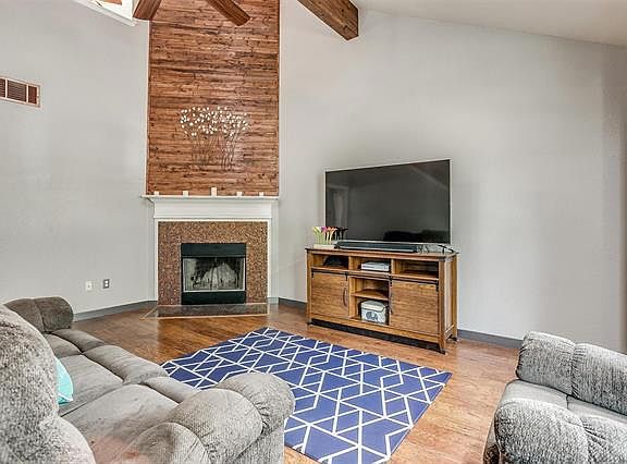 4th image of 2740 Briscoe Dr