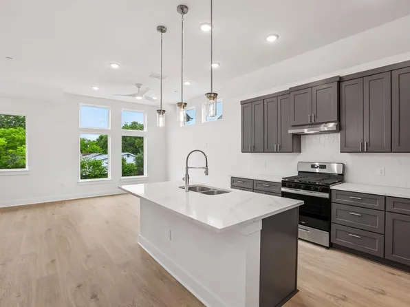 200 W 56th St Unit 1104, Austin, TX 78751