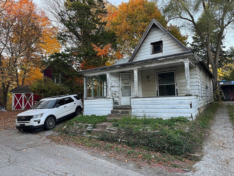 1st image of 228 W 11th St