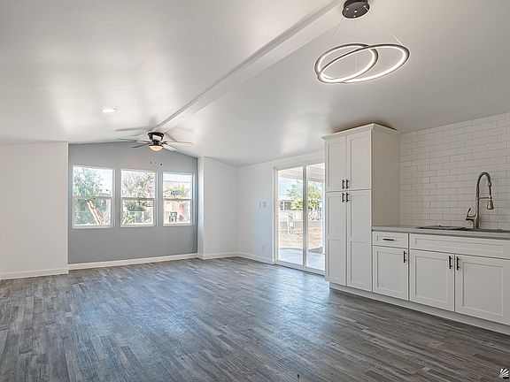 3rd image of 10575 S Pearl Ave