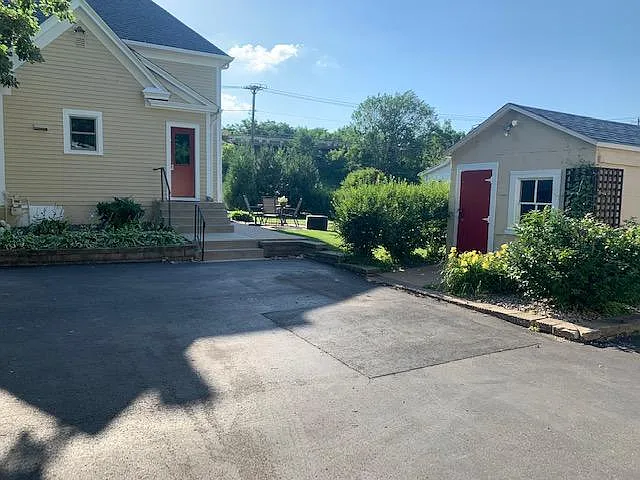 308 Water St N — Photo 2
