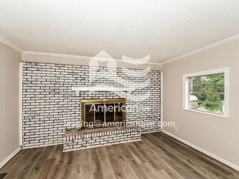 302690_002_living_room_3.jpg